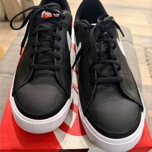 Nike Men's Black and White Sneakers